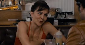 Herečka Maggie Gyllenhaal vo filme Špina Manhattanu.
