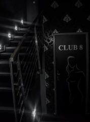 CLUB 8